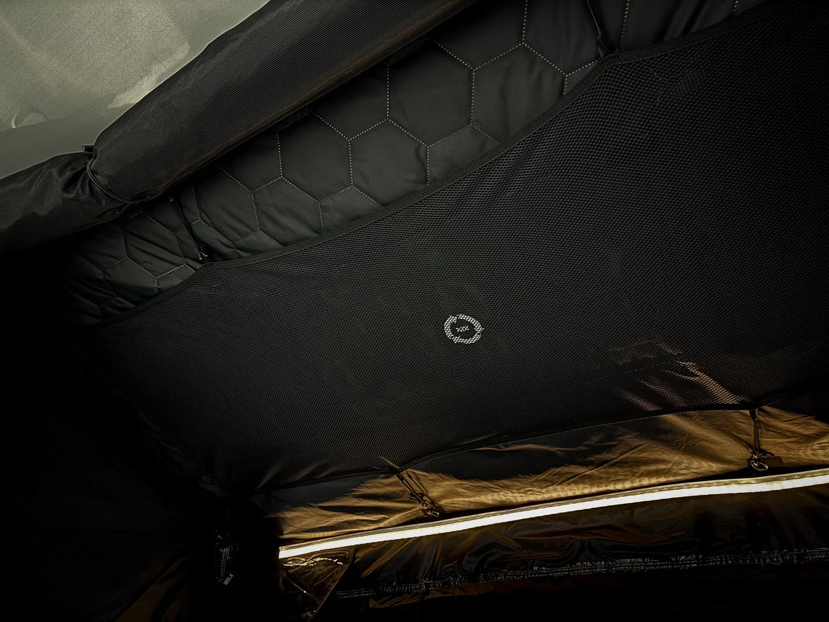 Evolution XL rooftop tent — Interior vent