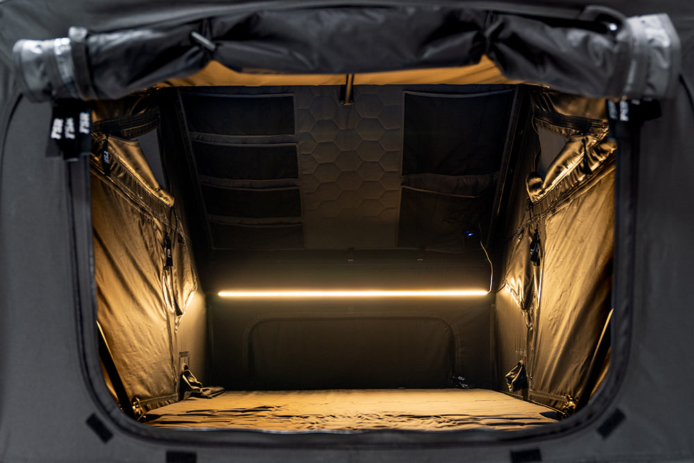 Kali rooftop tent — White cyc 22