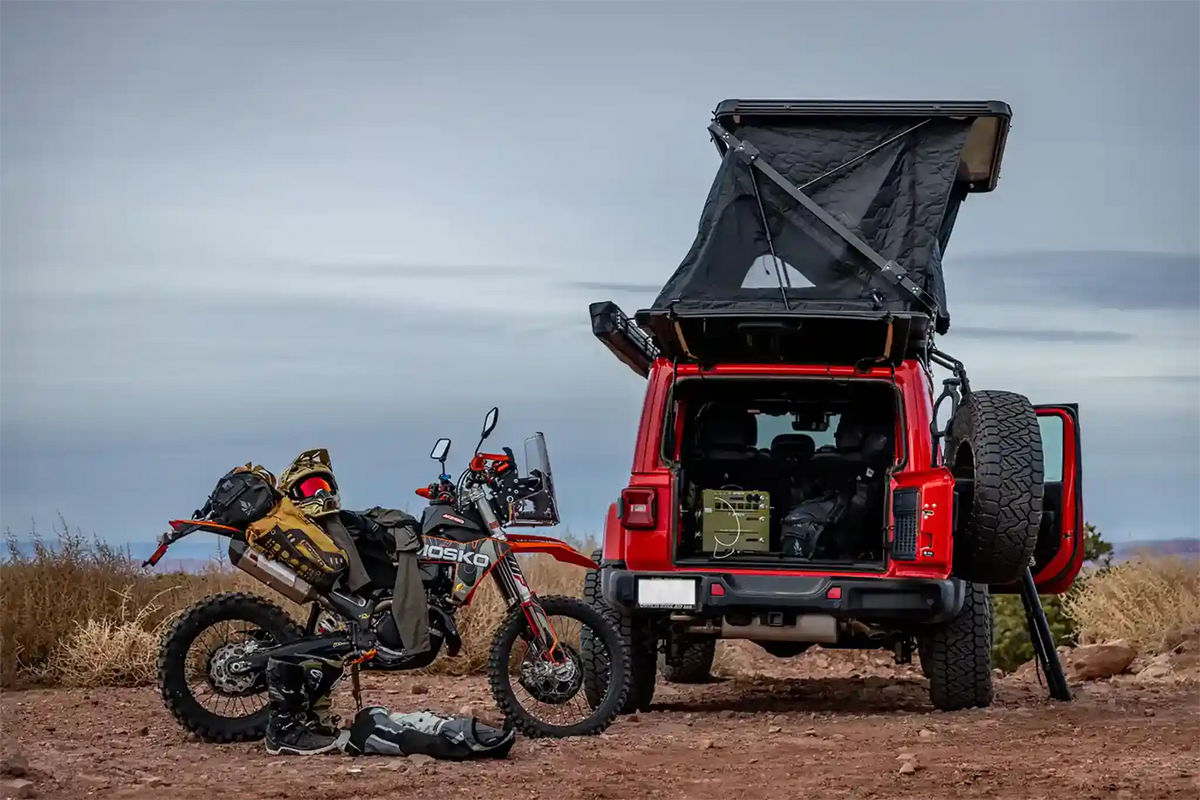 Evolution XL rooftop tent — Camping