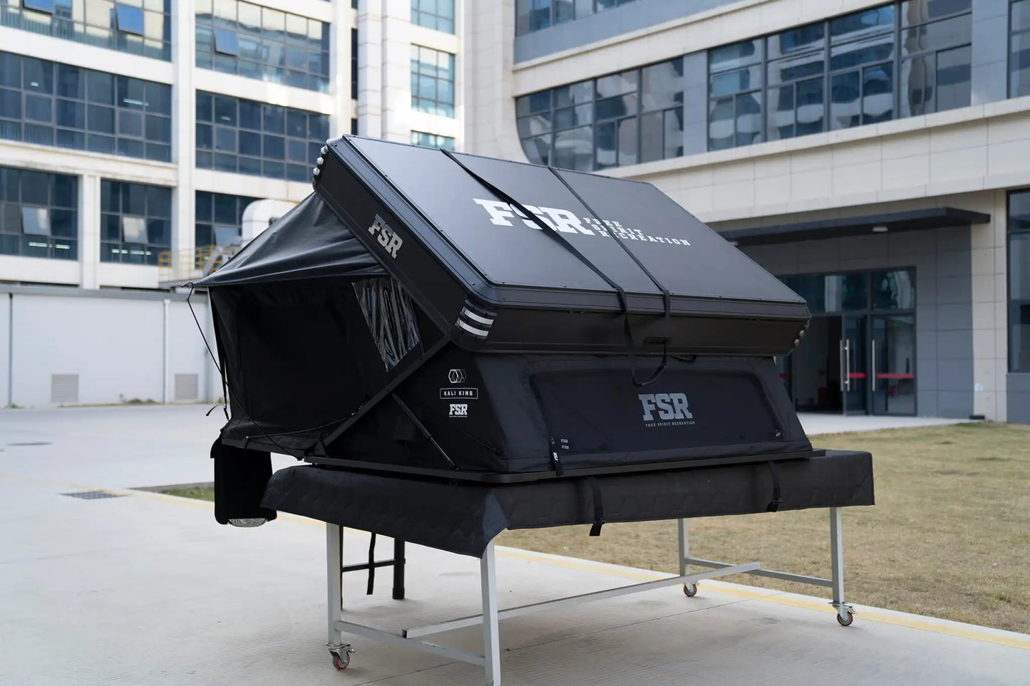 Kali King rooftop tent — Back side