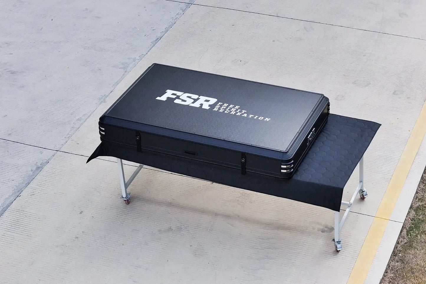 Kali King rooftop tent — Closed