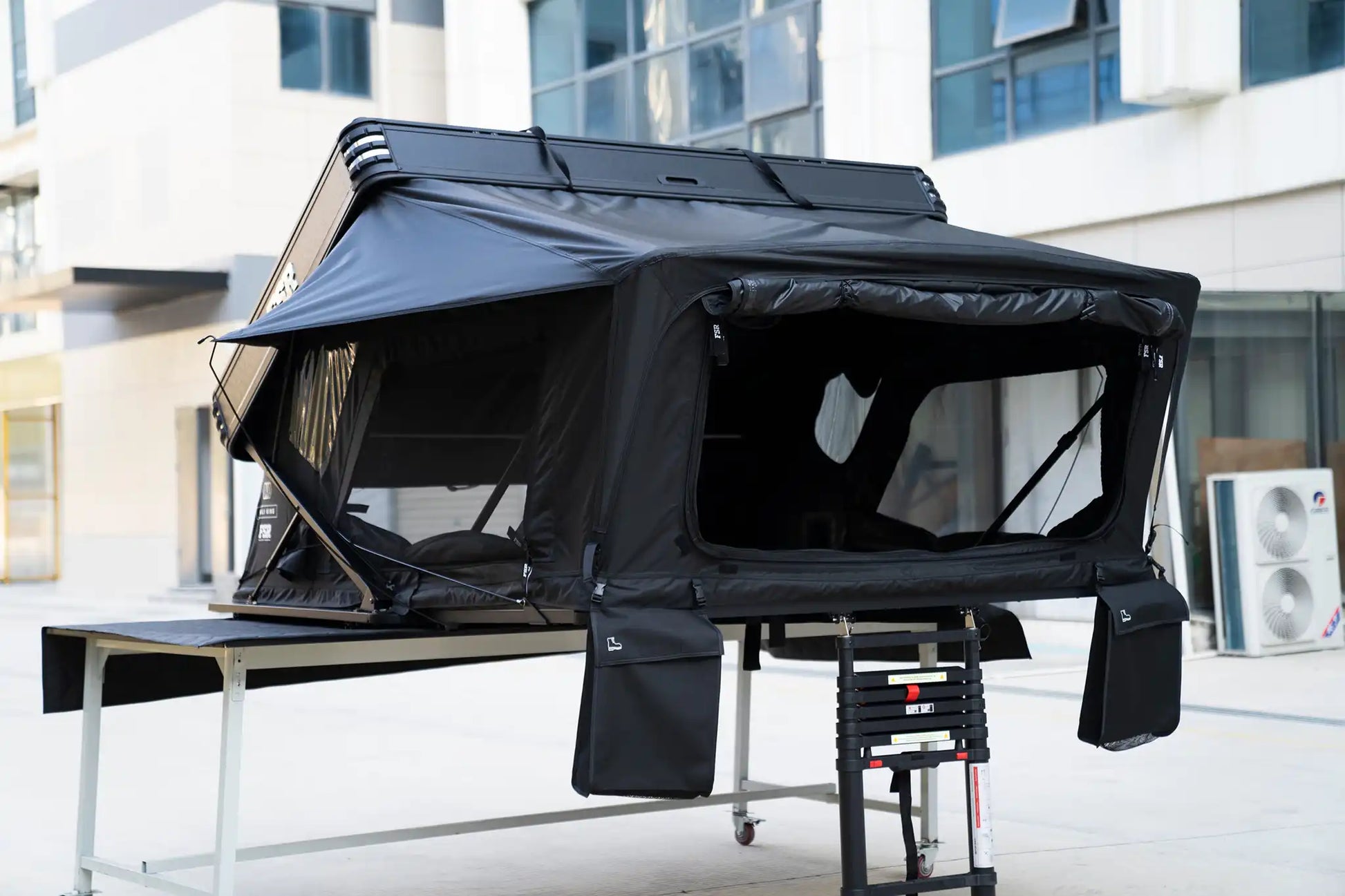 Kali King rooftop tent — Front side