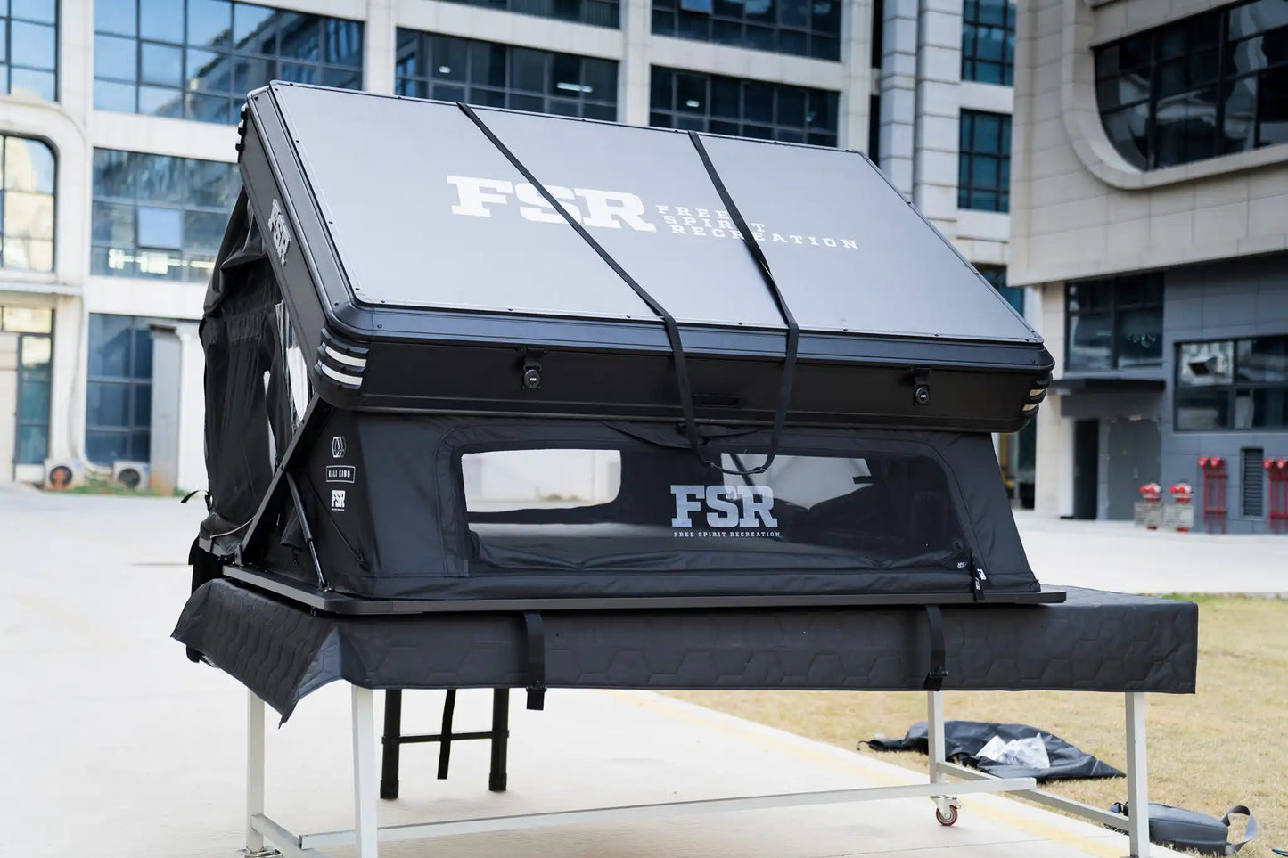 Kali King rooftop tent — Rear back open